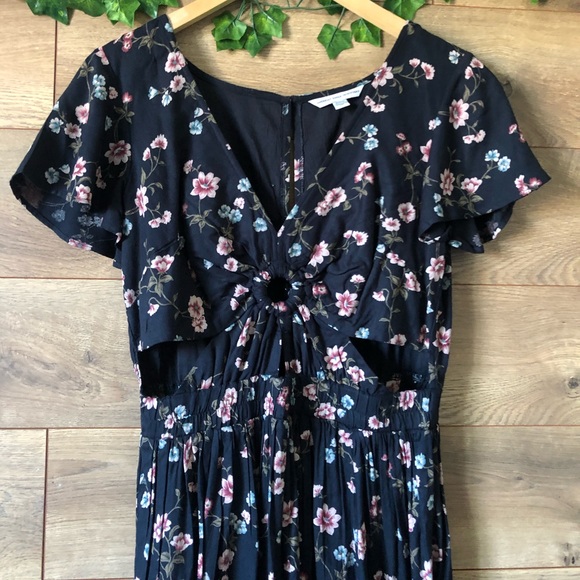 American Eagle Outfitters Dresses & Skirts - Navy floral America Eagle dress